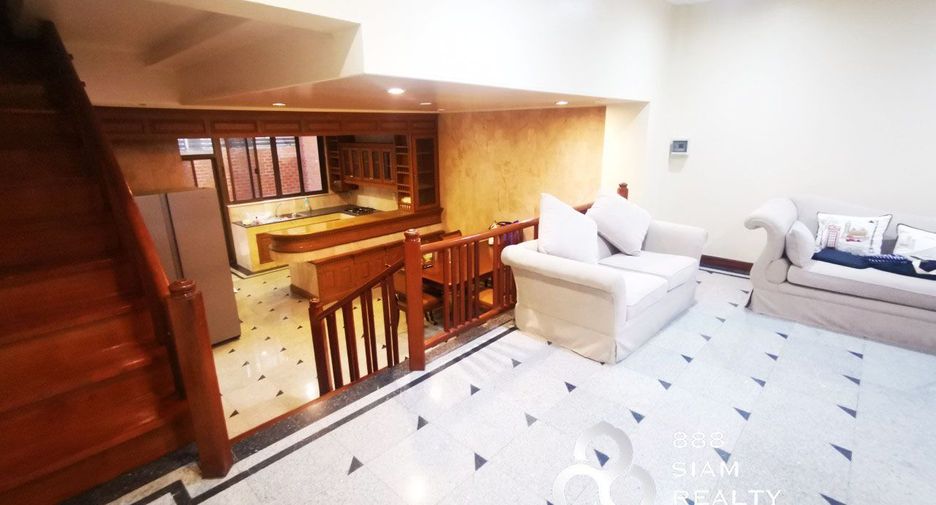 For rent 3 bedrooms townhouse in Watthana, Bangkok