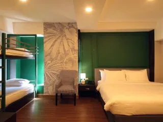 For sale 12 bed hotel in Huai Khwang, Bangkok