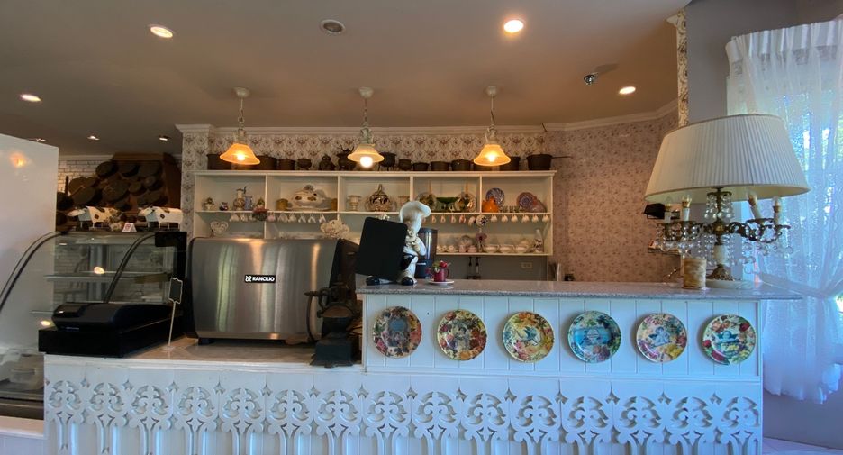 For rent and for sale 8 bedrooms retail Space in Mae Rim, Chiang Mai