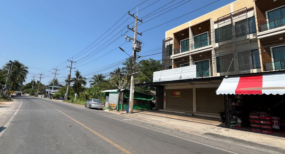 For sale 3 bed retail Space in Amphawa, Samut Songkhram