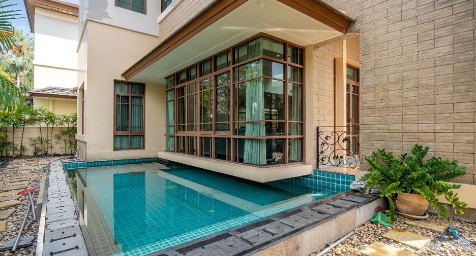 Casa en alquiler de 4 habitaciones en Watthana, Bangkok