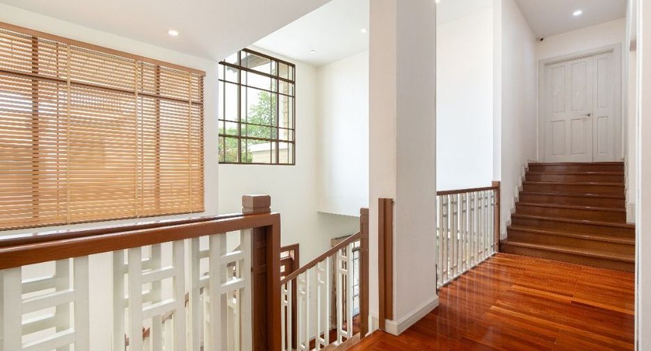 Casa en alquiler de 4 habitaciones en Watthana, Bangkok