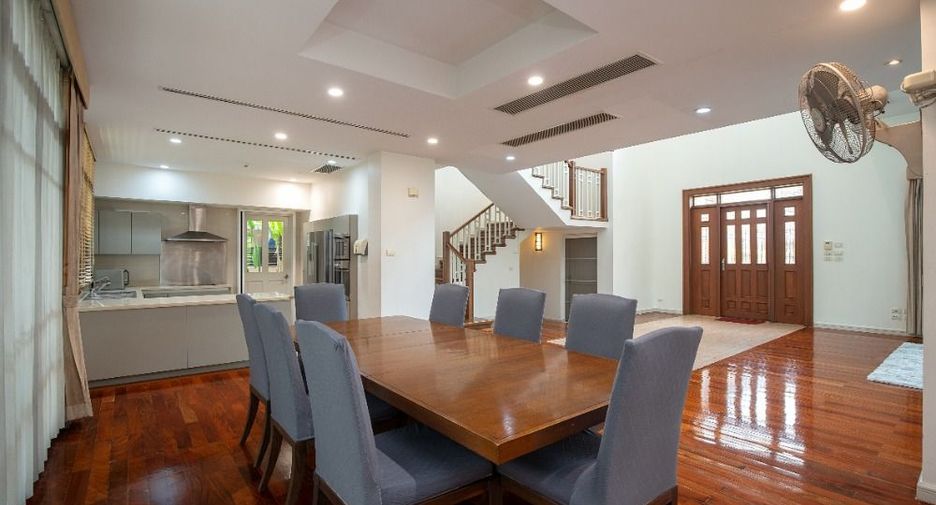 Casa en alquiler de 4 habitaciones en Watthana, Bangkok