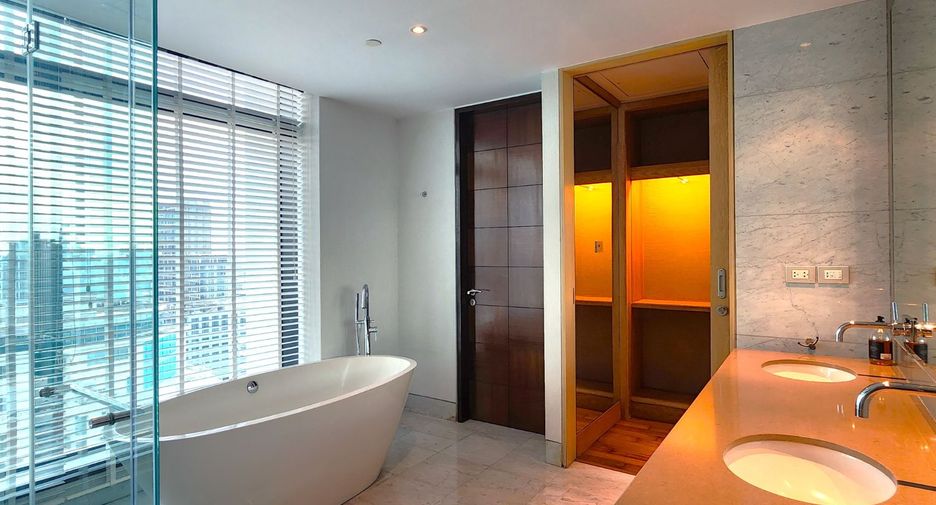 For rent and for sale 3 bedrooms condo in Pathum Wan, Bangkok