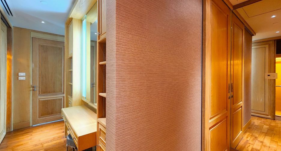 For rent and for sale 3 bedrooms condo in Pathum Wan, Bangkok