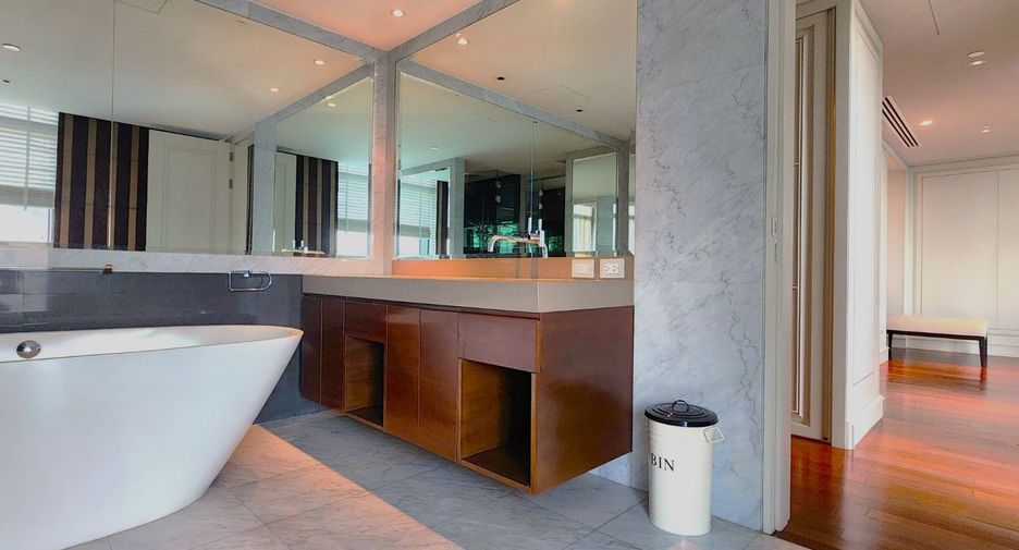 For rent and for sale 3 bedrooms condo in Pathum Wan, Bangkok
