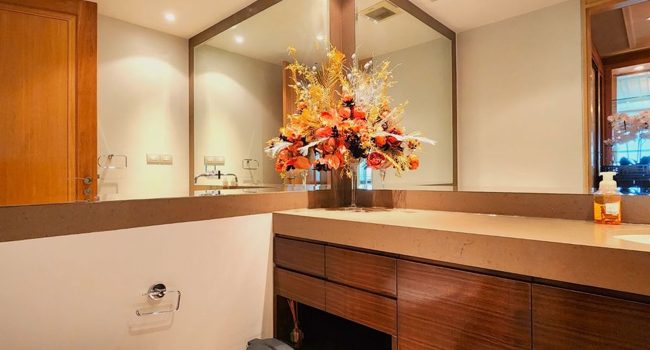For rent and for sale 3 bedrooms condo in Pathum Wan, Bangkok