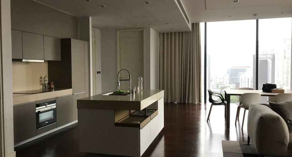 For sale 3 bedrooms condo in Khlong Toei, Bangkok