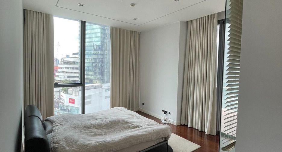 For sale 3 bedrooms condo in Khlong Toei, Bangkok