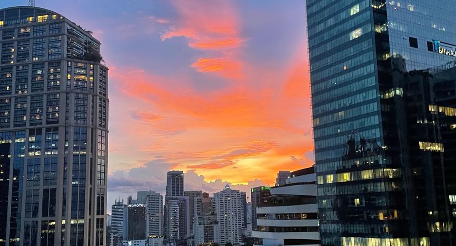 For sale 3 bedrooms condo in Khlong Toei, Bangkok