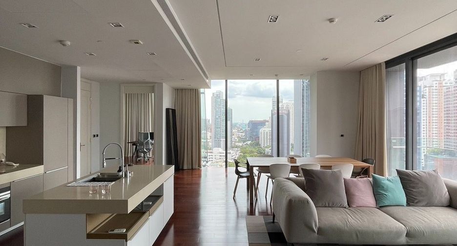 For sale 3 bedrooms condo in Khlong Toei, Bangkok