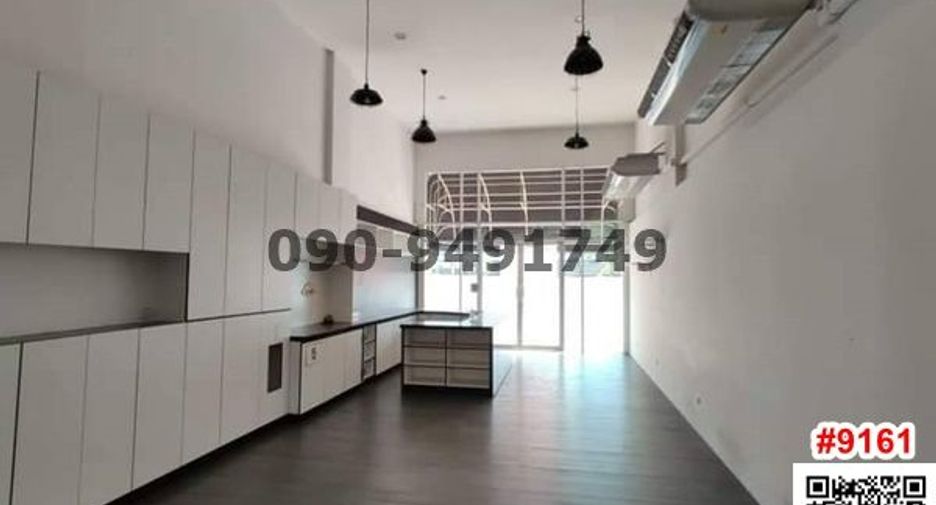 For rent 8 bed retail Space in Khlong San, Bangkok