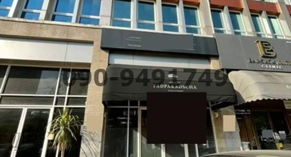 For rent 8 Beds retail Space in Khlong San, Bangkok
