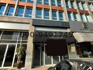 For rent 8 bed retail Space in Khlong San, Bangkok