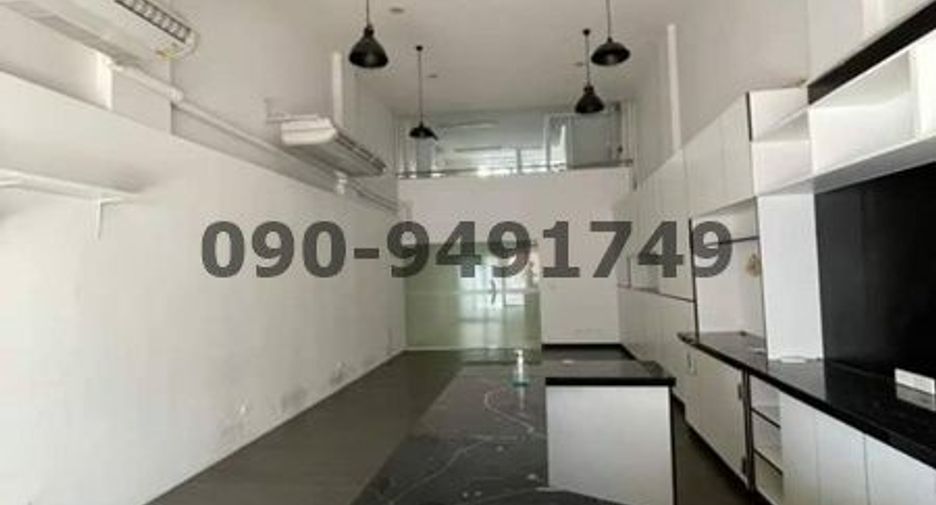 For rent 8 Beds retail Space in Khlong San, Bangkok