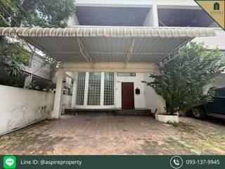 For sale 3 bedrooms retail Space in Watthana, Bangkok