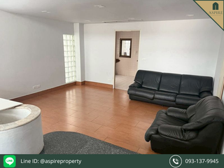 For sale 3 bedrooms retail Space in Watthana, Bangkok