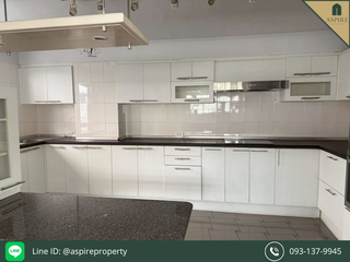 For sale 3 bedrooms retail Space in Watthana, Bangkok