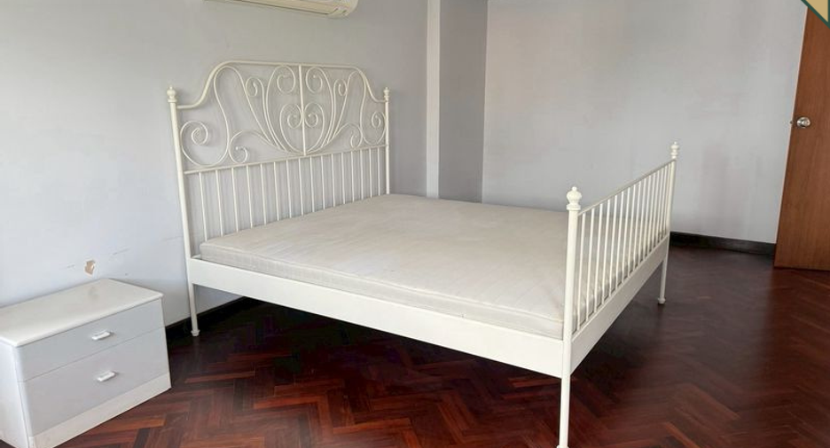 For sale 3 bedrooms retail Space in Watthana, Bangkok