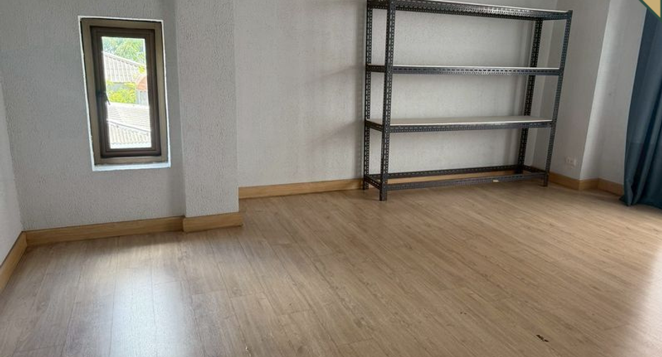 For sale 3 bedrooms retail Space in Watthana, Bangkok