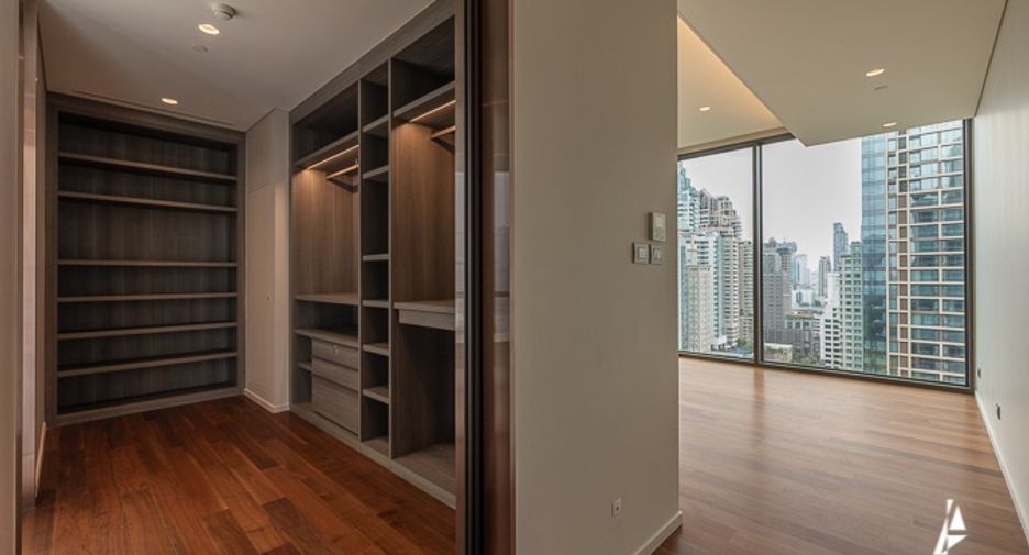 For sale 3 bedrooms condo in Pathum Wan, Bangkok