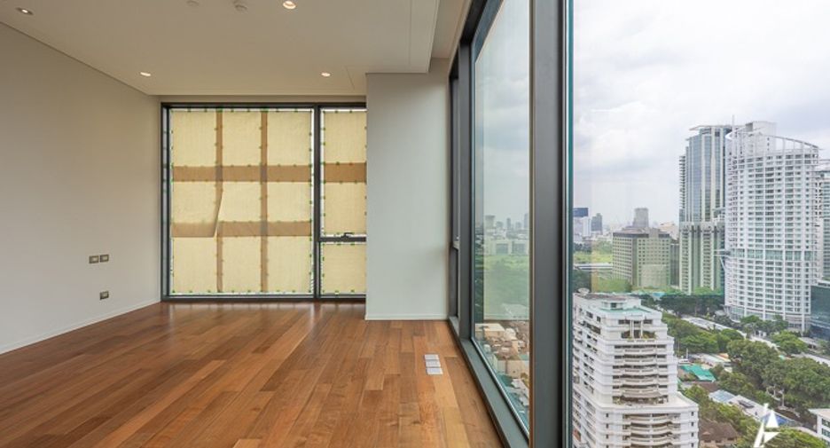 For sale 3 bedrooms condo in Pathum Wan, Bangkok