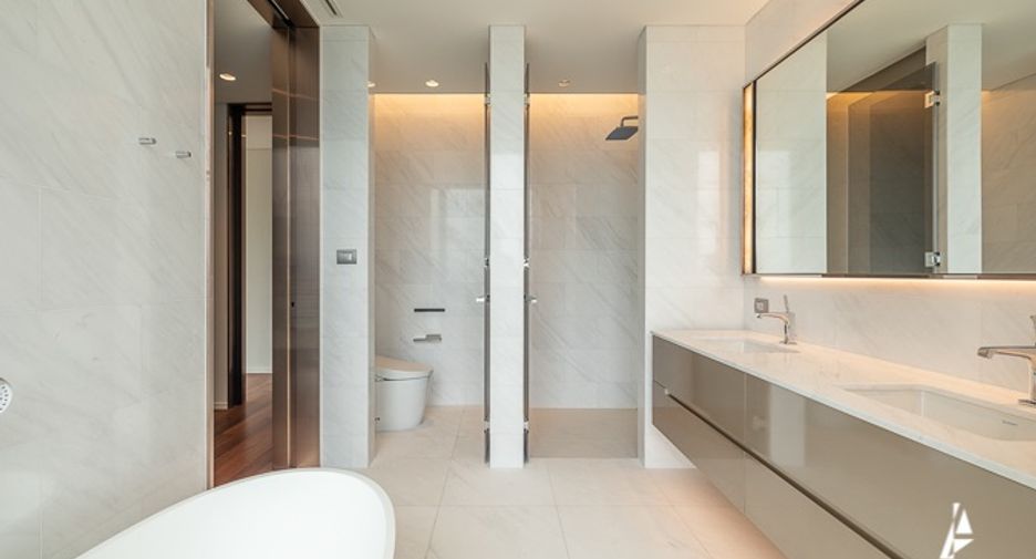 For sale 3 bedrooms condo in Pathum Wan, Bangkok