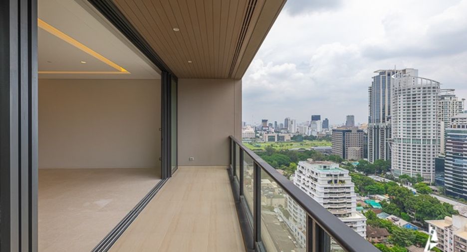For sale 3 bedrooms condo in Pathum Wan, Bangkok