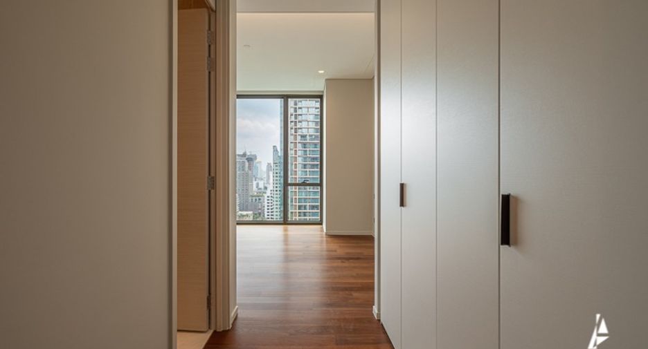 For sale 3 bedrooms condo in Pathum Wan, Bangkok