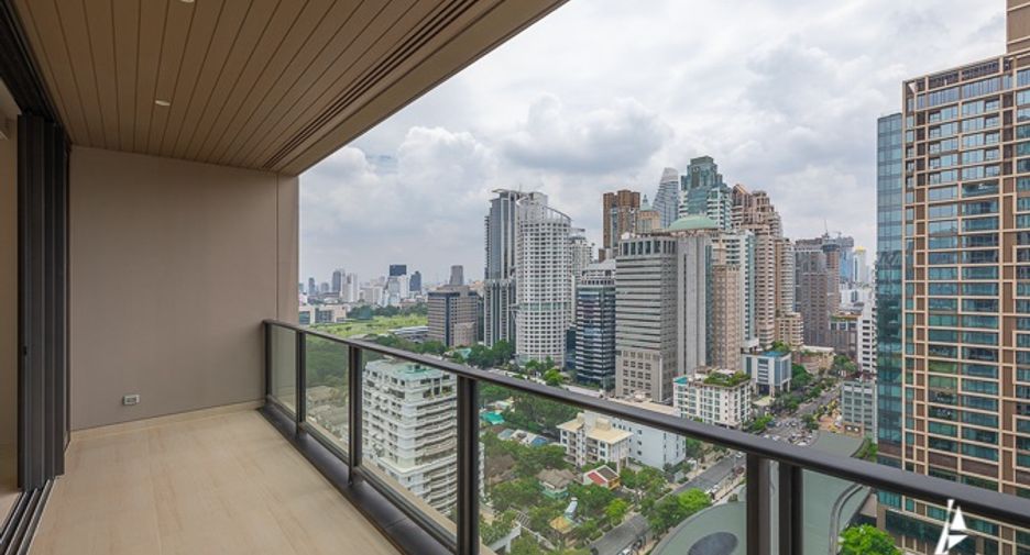 For sale 3 bedrooms condo in Pathum Wan, Bangkok