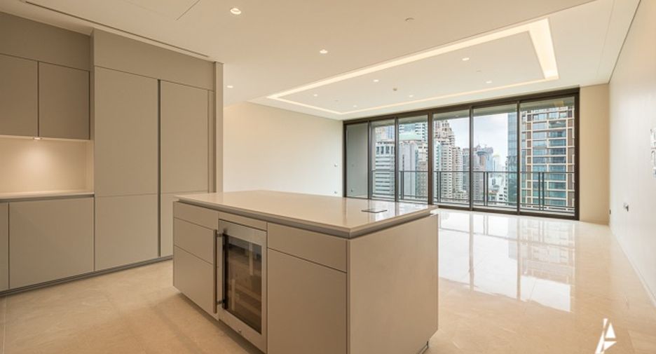 For sale 3 bedrooms condo in Pathum Wan, Bangkok