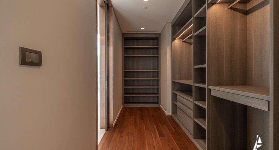 For sale 3 bedrooms condo in Pathum Wan, Bangkok