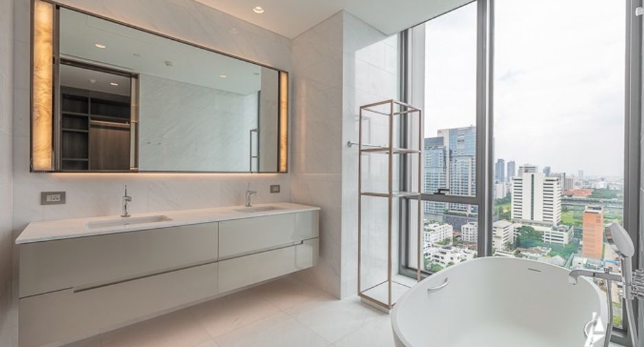 For sale 3 bedrooms condo in Pathum Wan, Bangkok