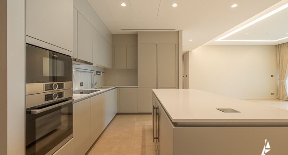 For sale 3 bedrooms condo in Pathum Wan, Bangkok