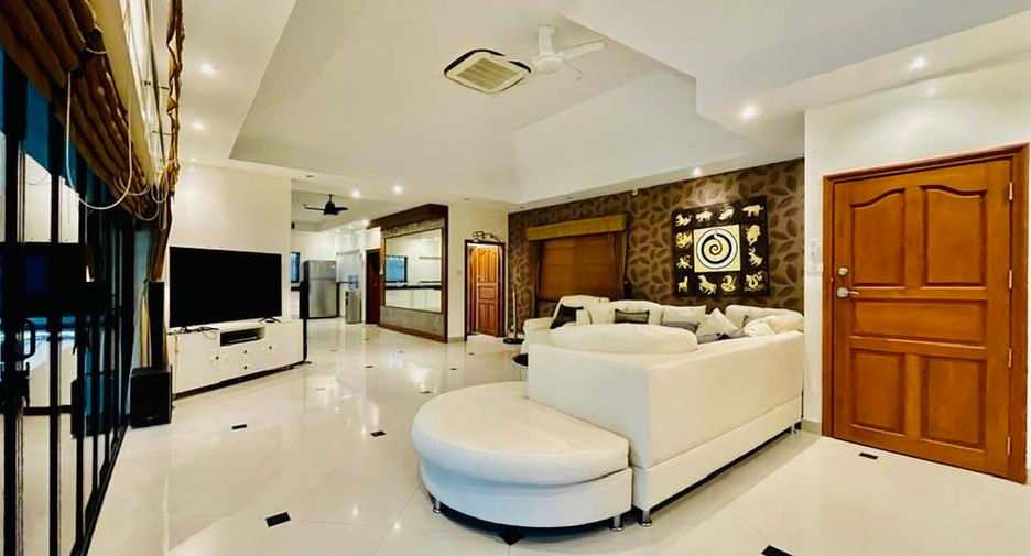 For rent 4 ベッドルーム villa in Bang Lamung, Chonburi