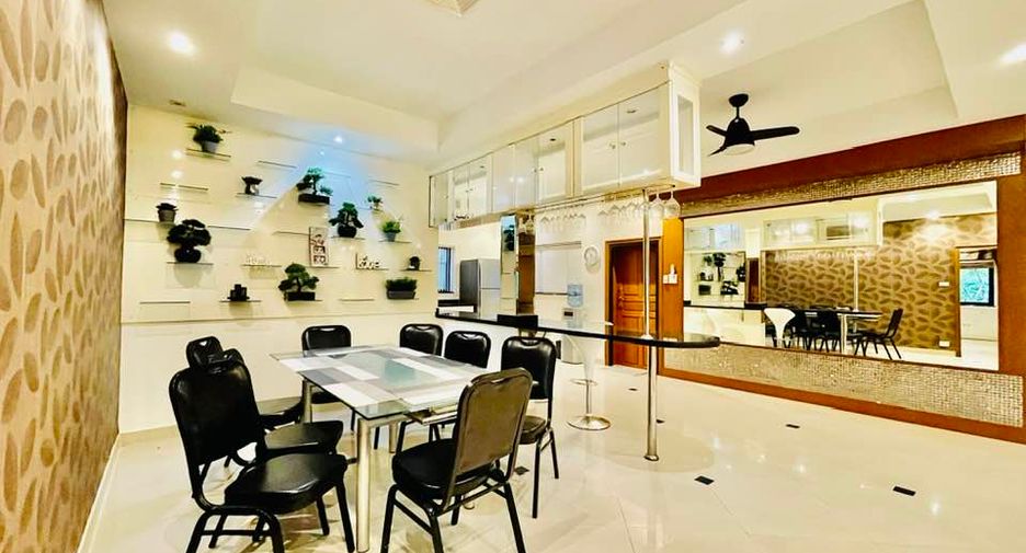 For rent 4 ベッドルーム villa in Bang Lamung, Chonburi