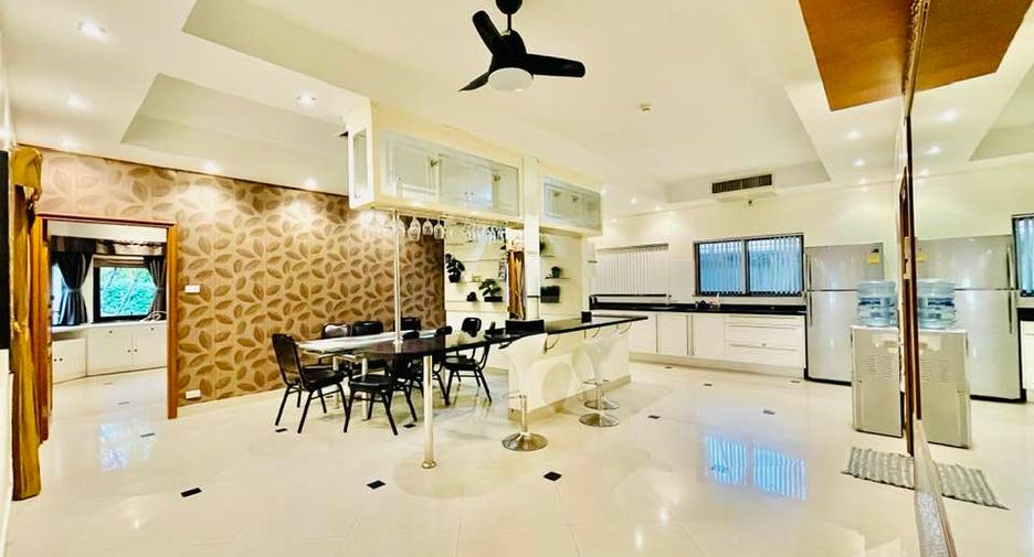 For rent 4 ベッドルーム villa in Bang Lamung, Chonburi