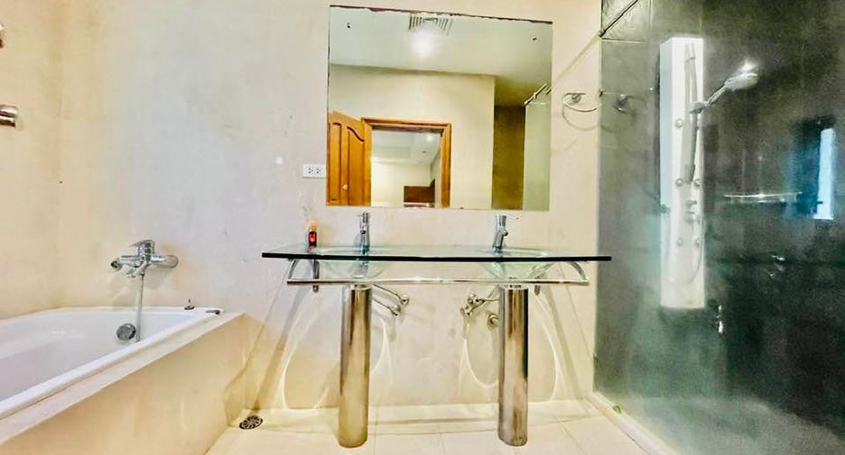 For rent 4 ベッドルーム villa in Bang Lamung, Chonburi
