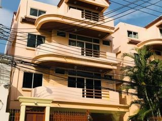 For rent 4 bedrooms house in Watthana, Bangkok