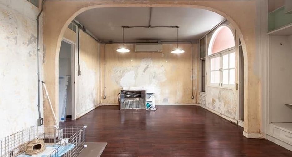 For rent studio townhouse in Sathon, Bangkok