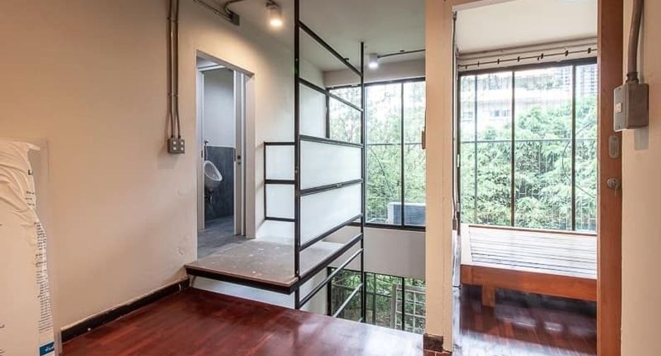 For rent studio townhouse in Sathon, Bangkok