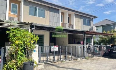 Reihenhaus zum Kauf mit 3 Zimmer in Mueang Pathum Thani, Pathum Thani