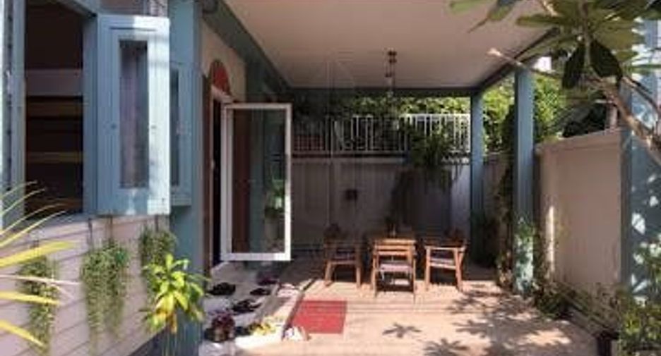 For rent 4 bedrooms house in Khlong Toei, Bangkok