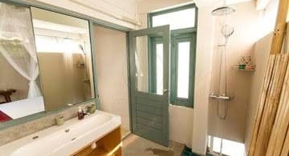 For rent 4 bedrooms house in Khlong Toei, Bangkok