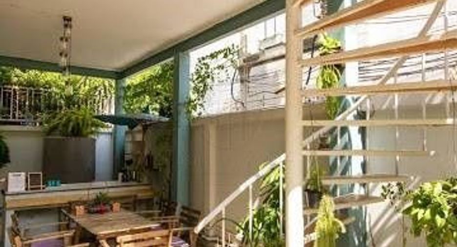 For rent 4 bedrooms house in Khlong Toei, Bangkok