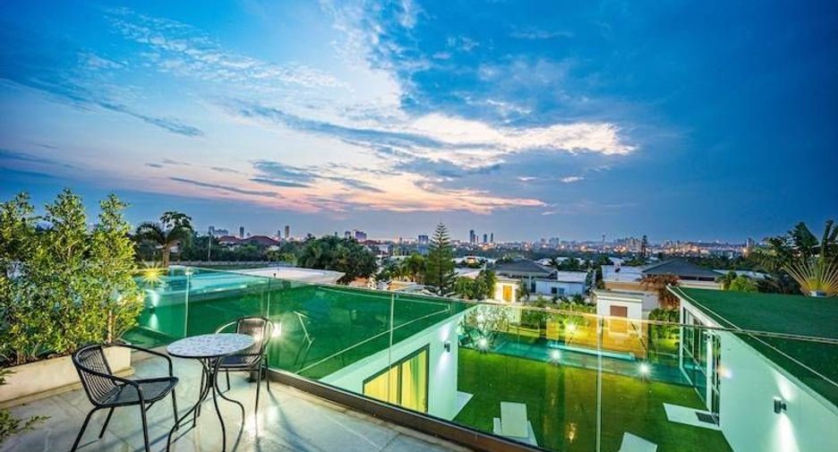 For sale 8 Beds villa in Bang Saray, Pattaya