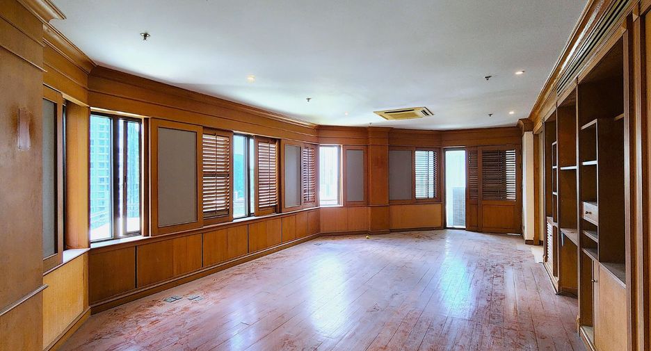 For sale 4 bedrooms condo in Watthana, Bangkok