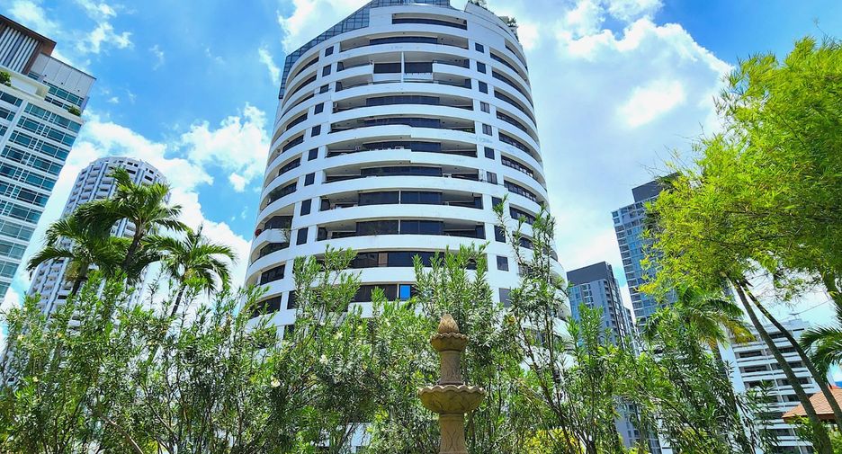 For sale 4 bedrooms condo in Watthana, Bangkok