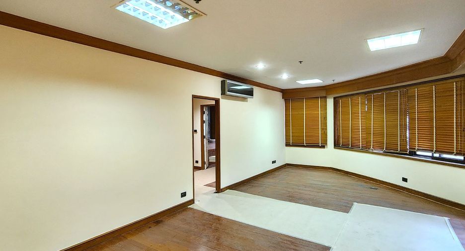 For sale 4 bedrooms condo in Watthana, Bangkok