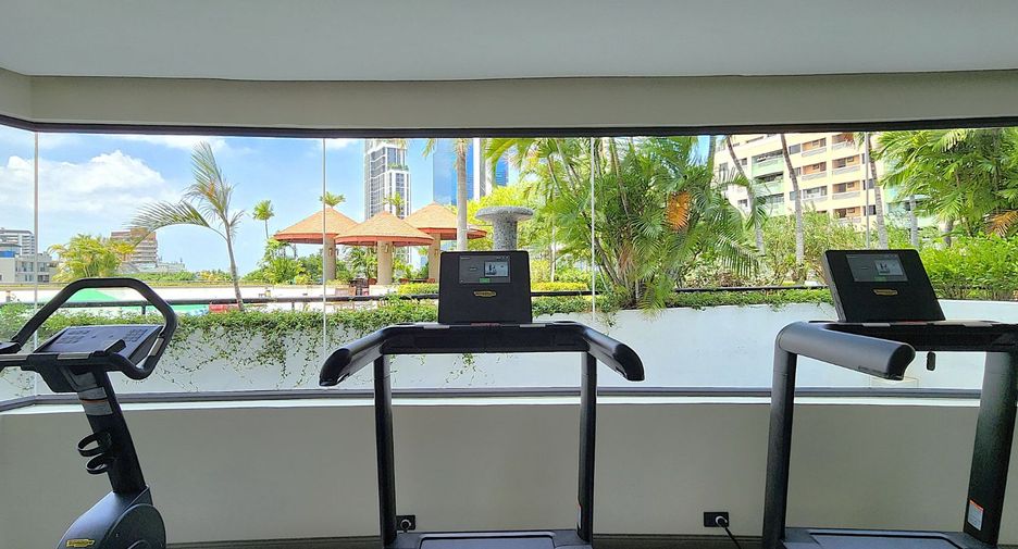 For sale 4 bedrooms condo in Watthana, Bangkok